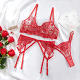 Ensemble porte-jarretelle en dentelle rouge fleurie