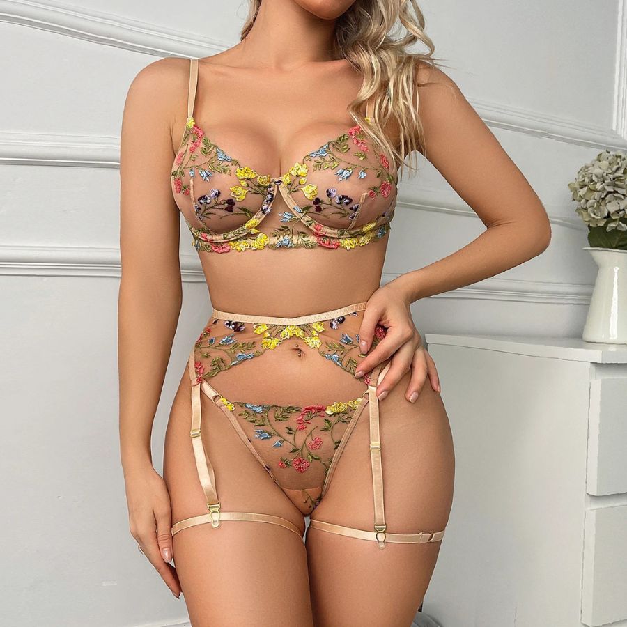 Ensemble porte-jarretelle beige en dentelle fleurie