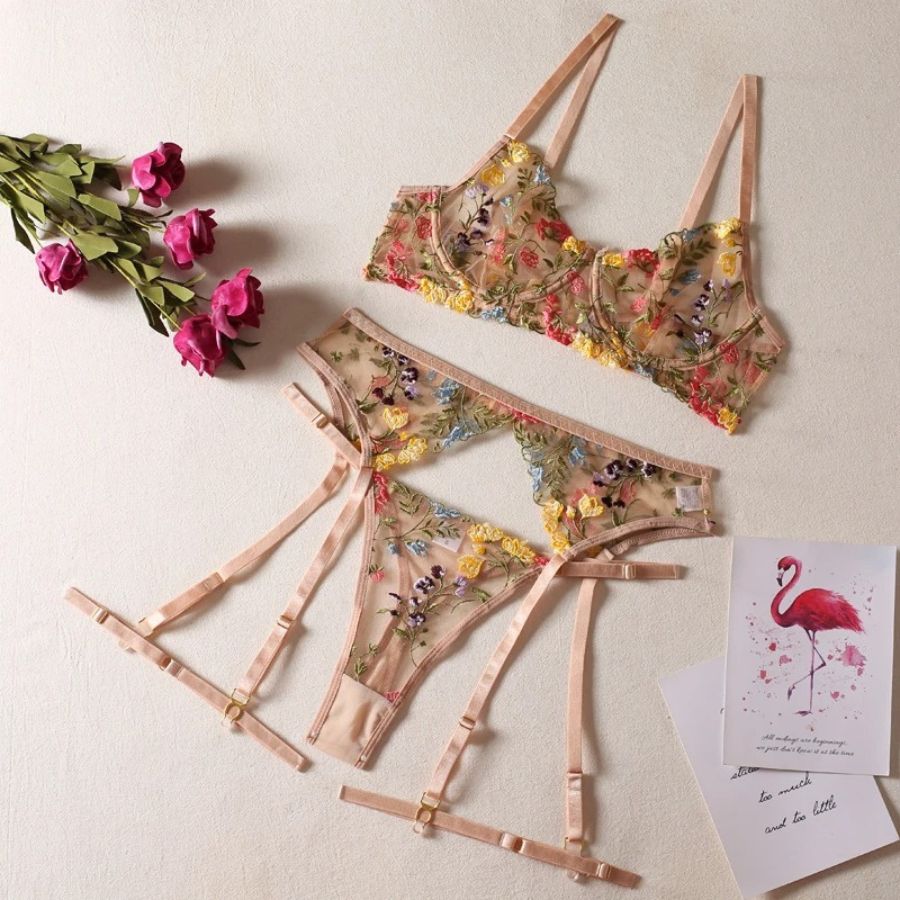 Ensemble porte-jarretelle beige en dentelle fleurie