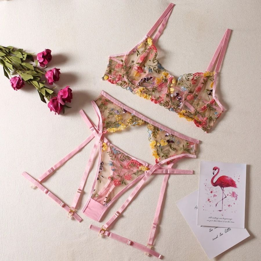 Ensemble porte-jarretelle rose en dentelle fleurie