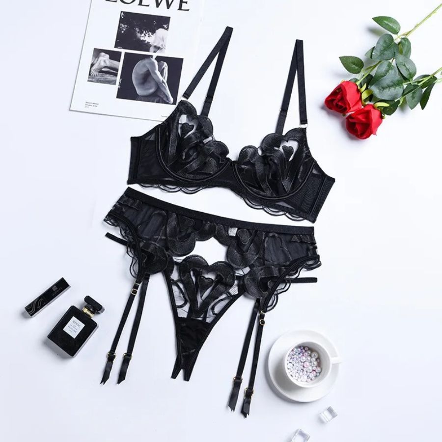 Ensemble porte-jarretelle noir avec string ouvert