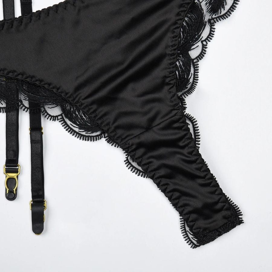 Ensemble porte-jarretelle en satin et dentelle noir