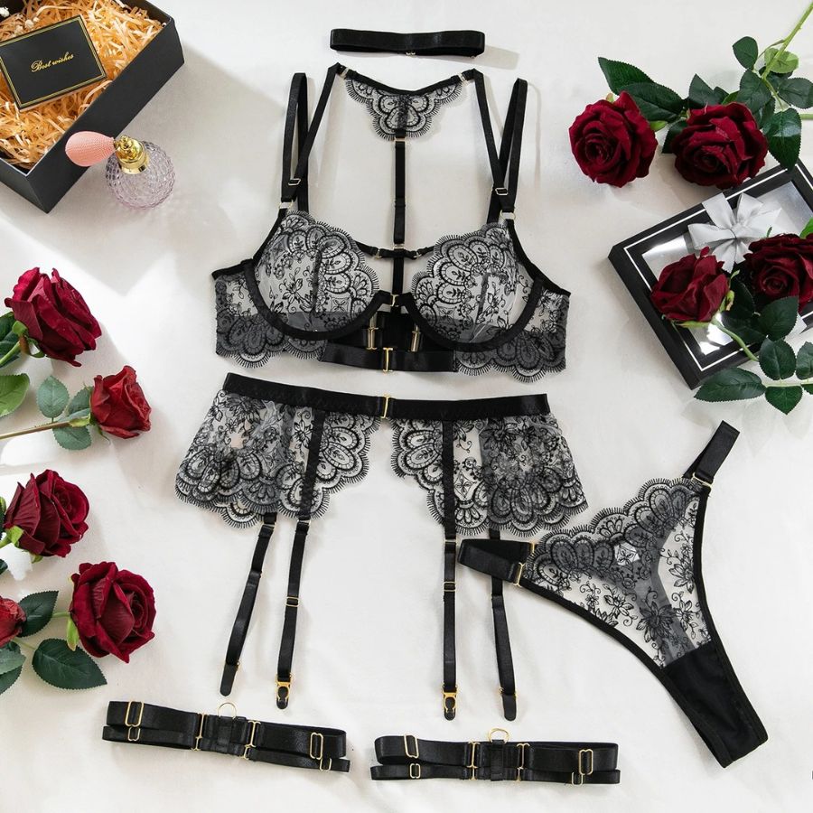 Ensemble porte-jarretelle noir en dentelle transparent