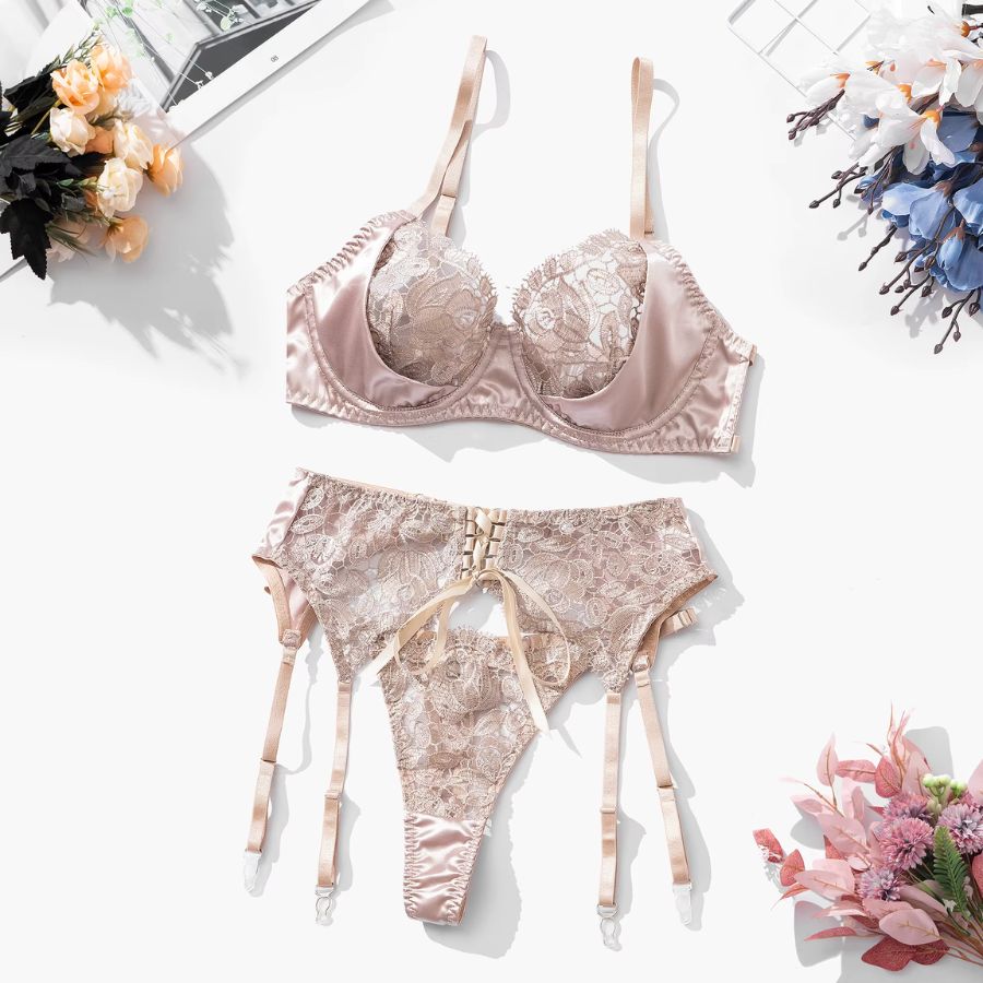 Ensemble porte-jarretelle sexy en dentelle beige