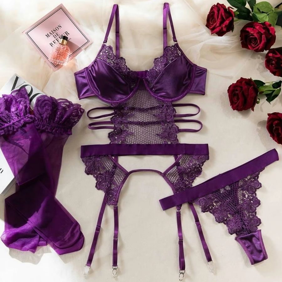 Guêpière porte-jarretelle en dentelle violette