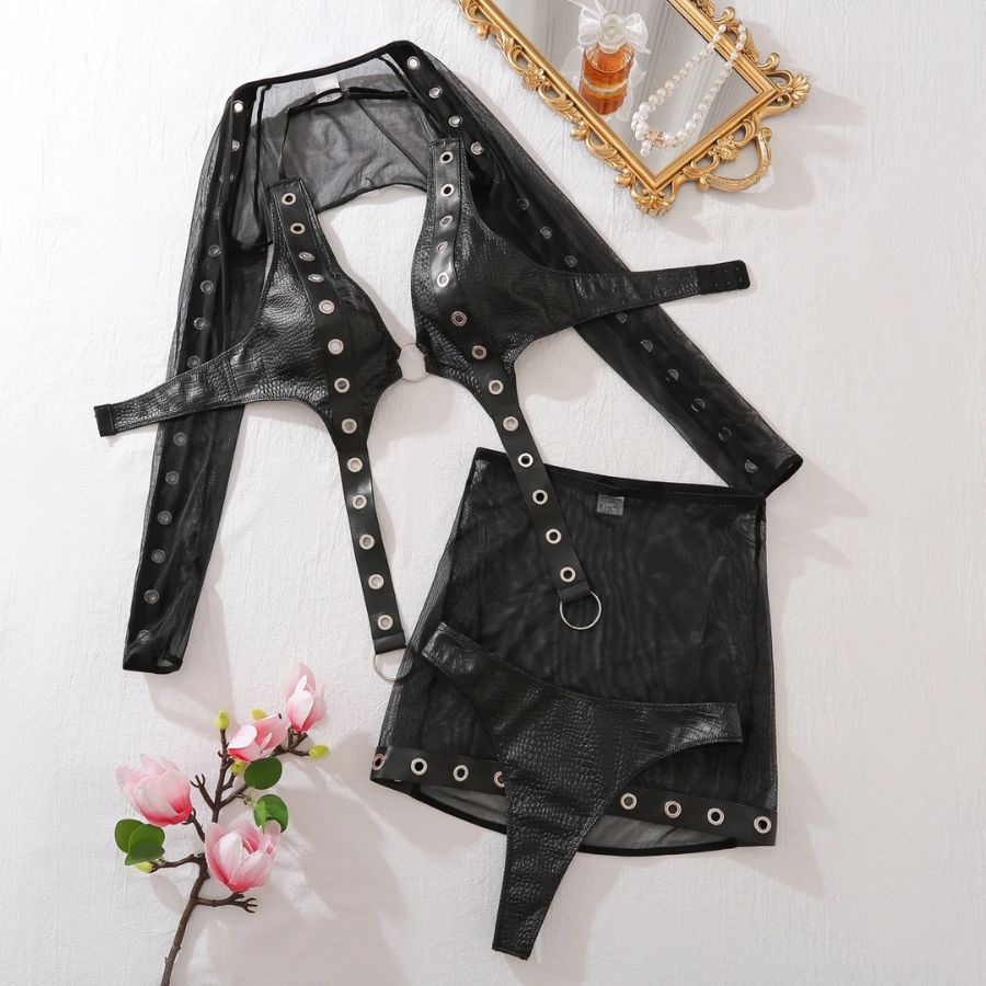 Ensemble BDSM avec jupe noir en simili cuir