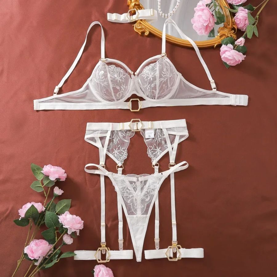 Ensemble porte-jarretelle en dentelle blanc chic