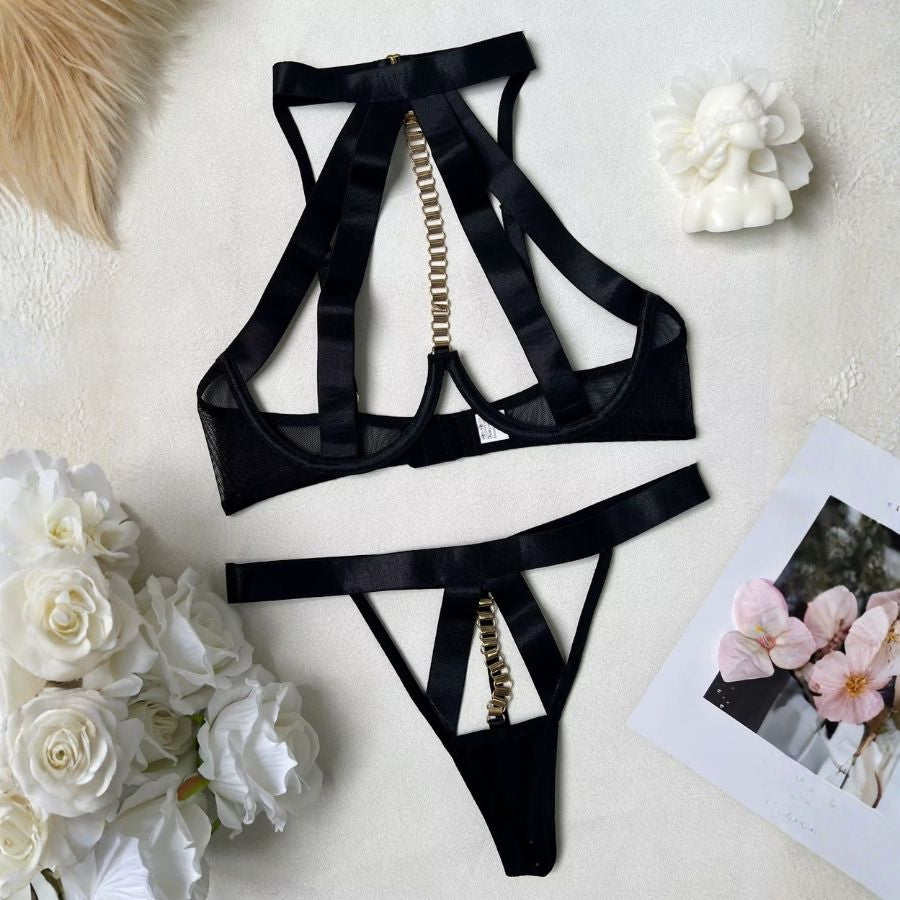 Ensemble deux pièces noir avec détails dorés