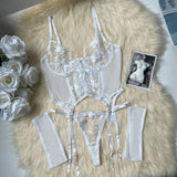 Guêpière en dentelle blanche fleurie