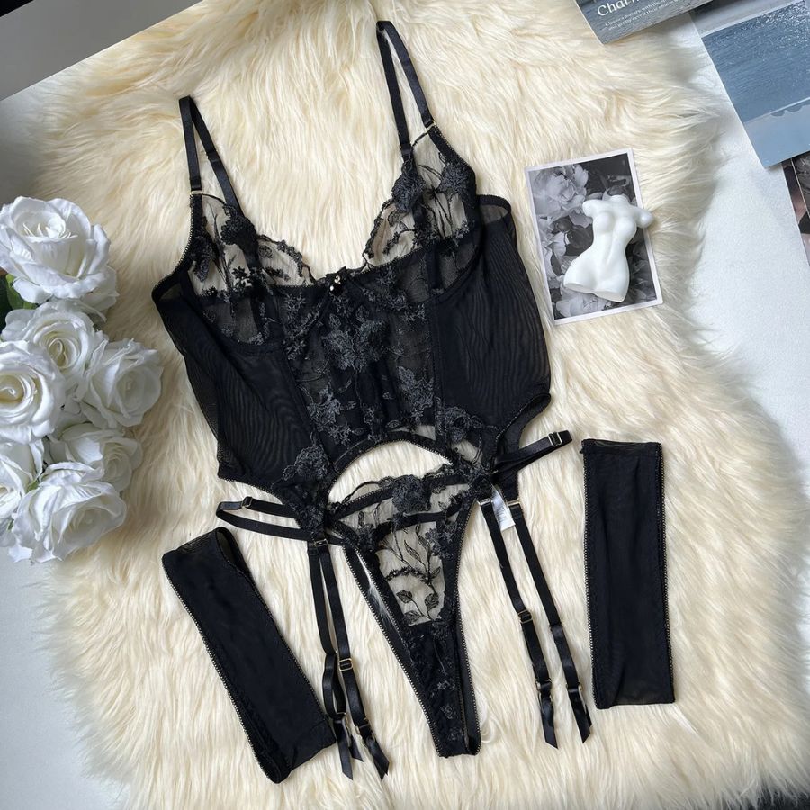 Guêpière en dentelle noir fleurie