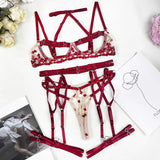 Ensemble porte-jarretelle transparent avec coeur rouge