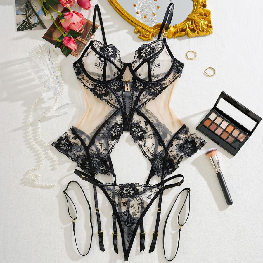 Guêpière en dentelle noir sexy
