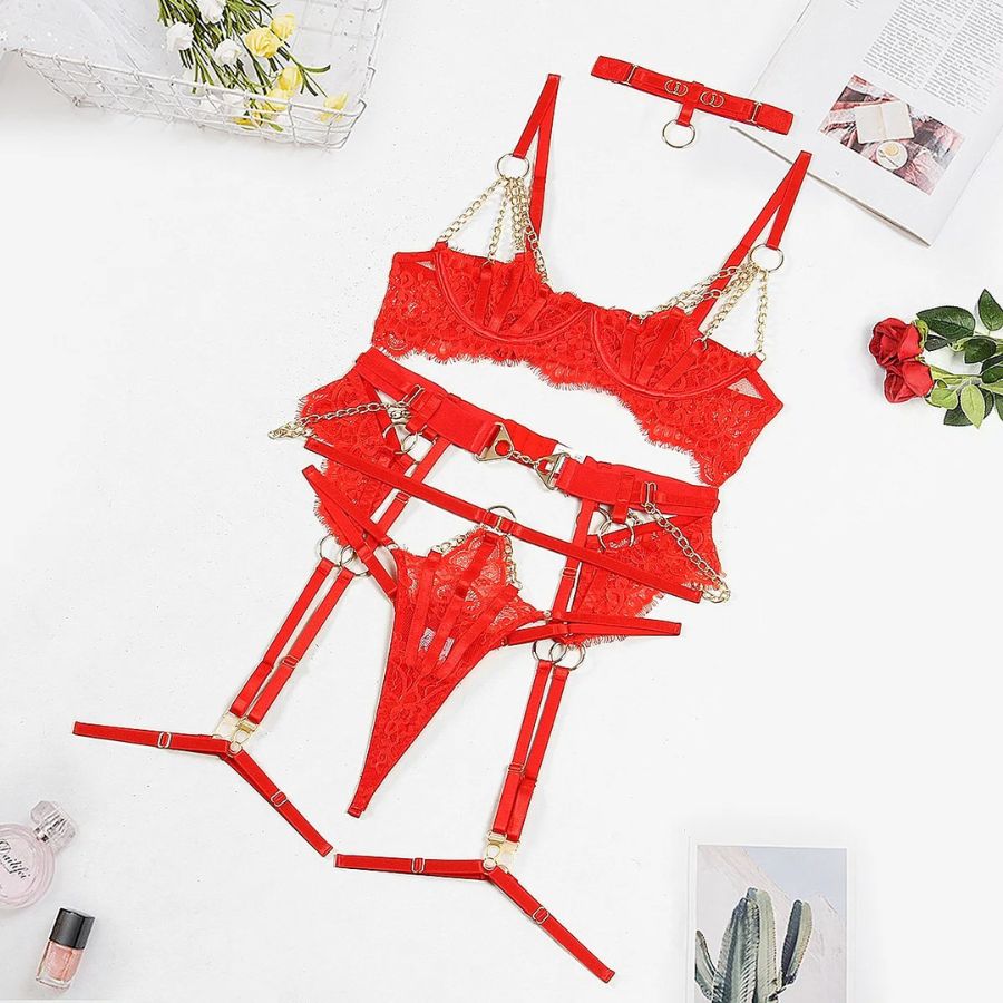 Ensemble de lingerie avec chaînes en dentelle rouge