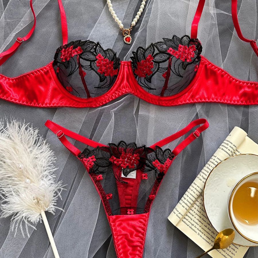Ensemble de lingerie en dentelle rouge et noir
