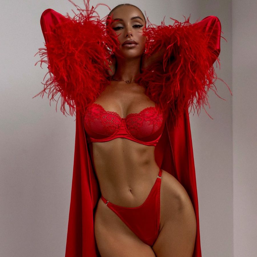 Ensemble de lingerie jupe en satin et dentelle rouge