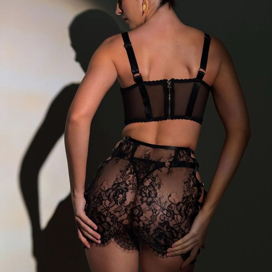 Ensemble de lingerie bustier avec jupe en dentelle