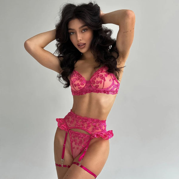 Ensemble porte-jarretelle en dentelle rose avec coeurs