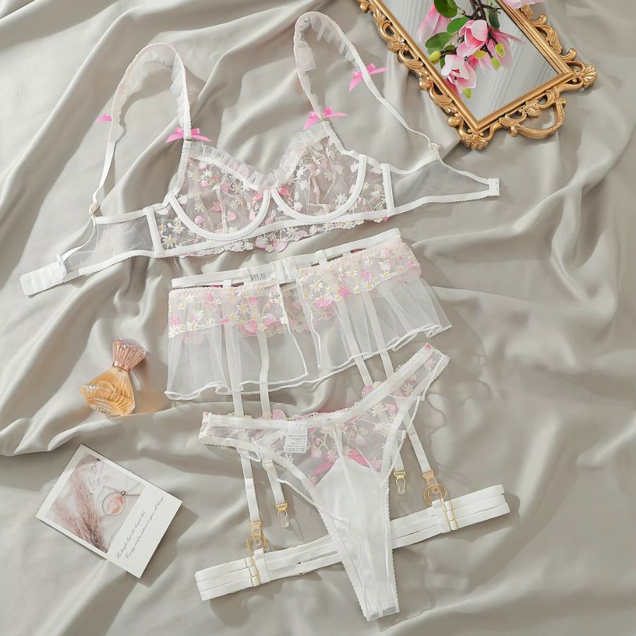 Ensemble porte-jarretelle blanc en dentelle fleurie