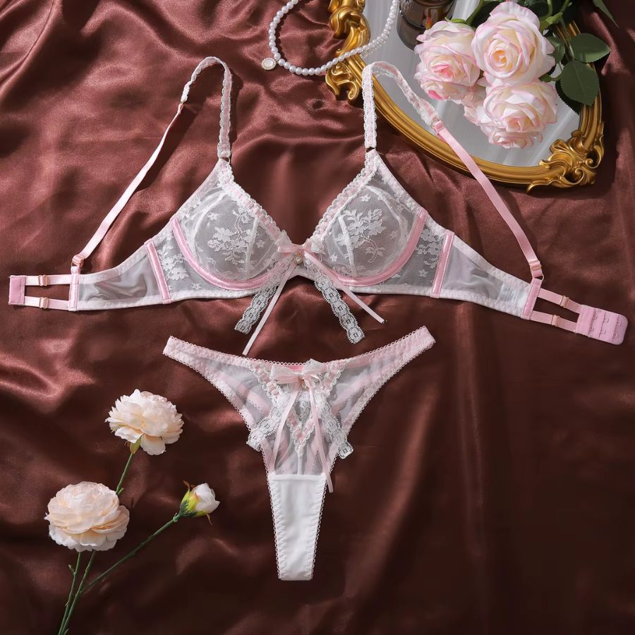 Ensemble de lingerie en dentelle blanc et rose