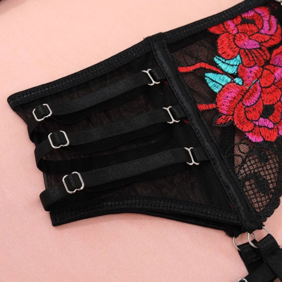 Ensemble porte-jarretelle en dentelle noir et rouge