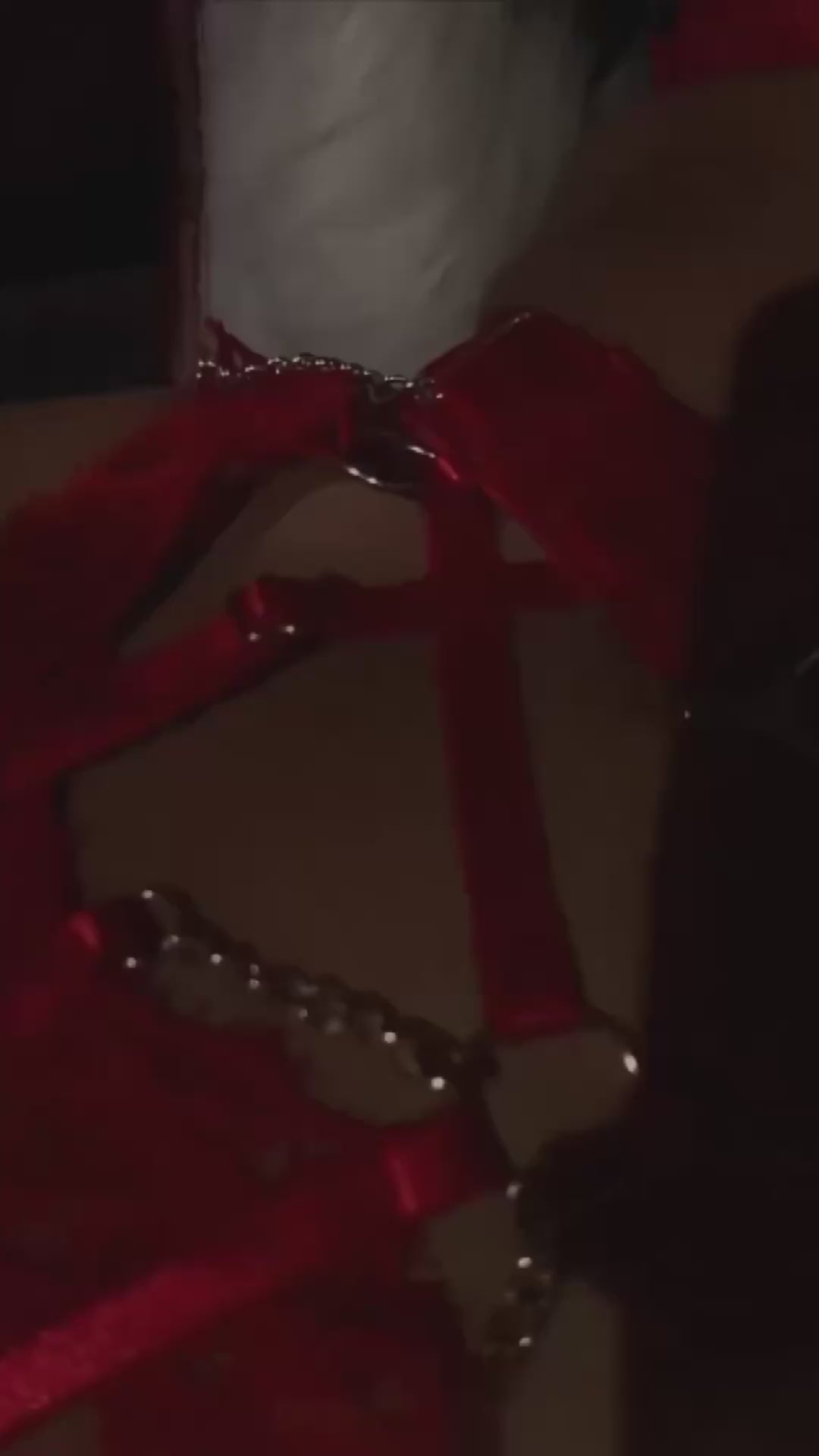 Ensemble de lingerie avec chaînes en dentelle rouge