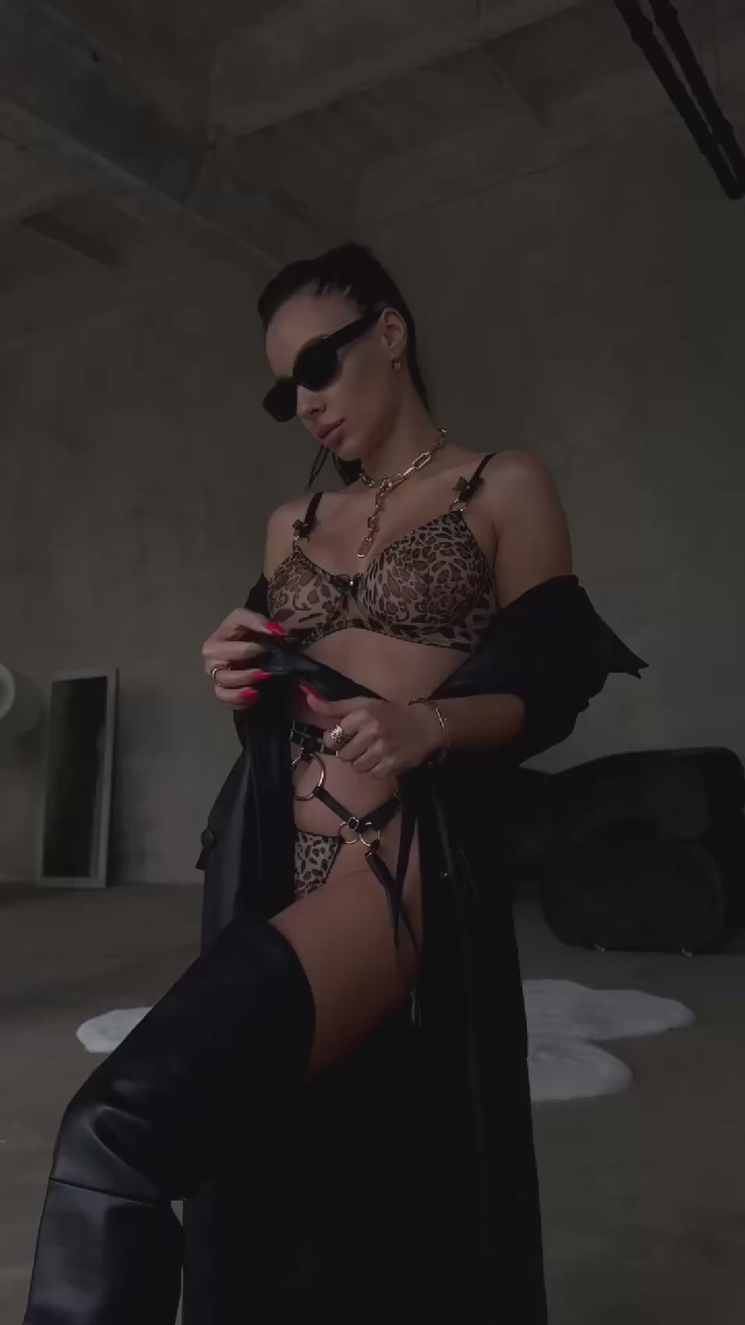 Ensemble de lingerie porte-jarretelle léopard sexy
